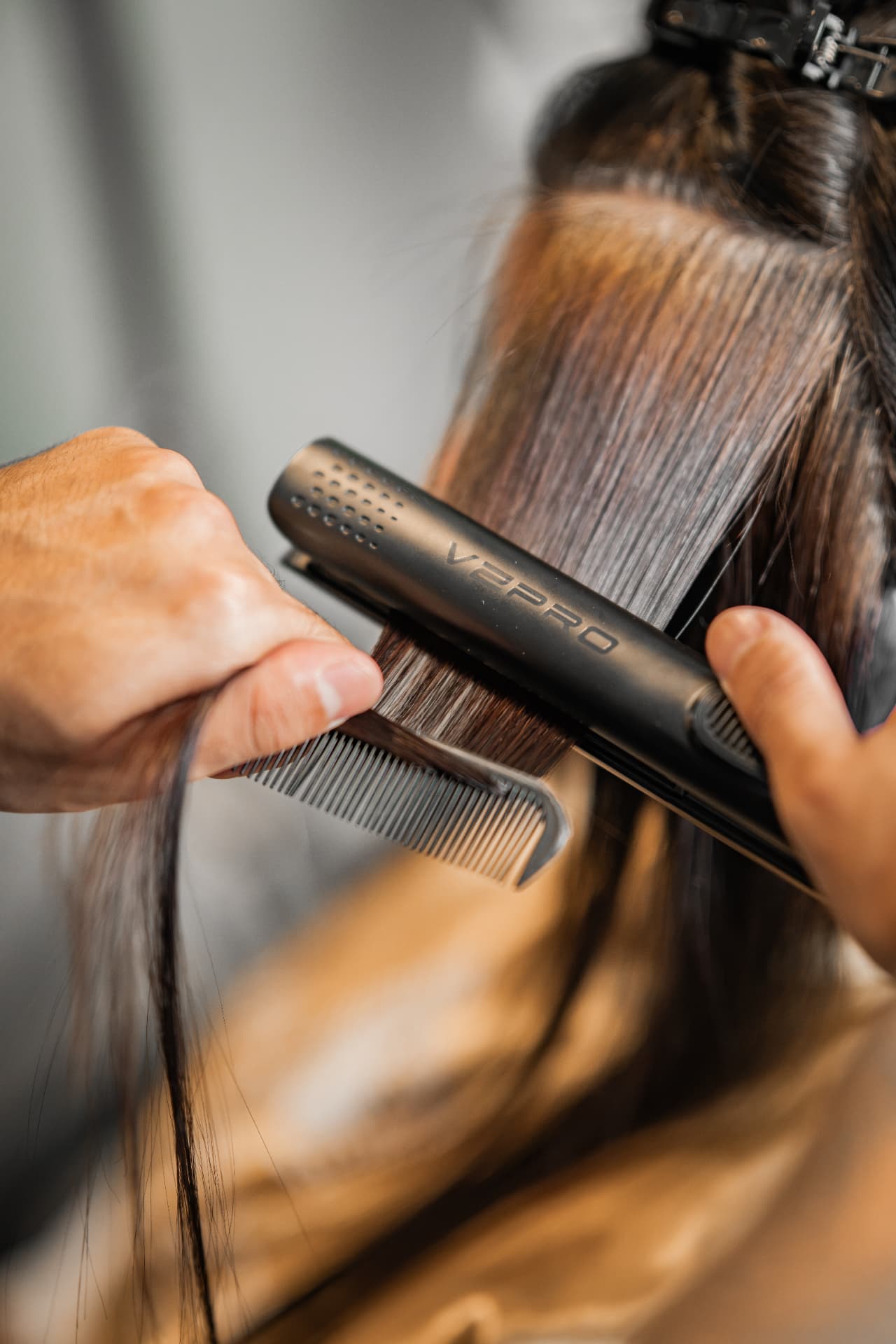 Sealing a section with the V2PRO titanium flat iron